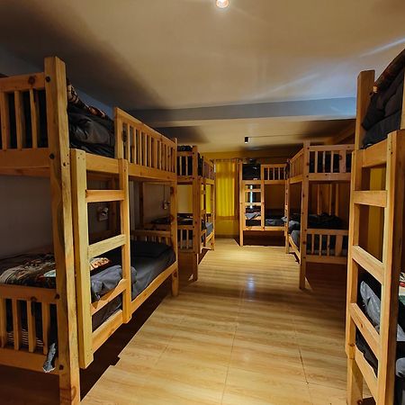 Whoopers Hostel Tosh Екстер'єр фото