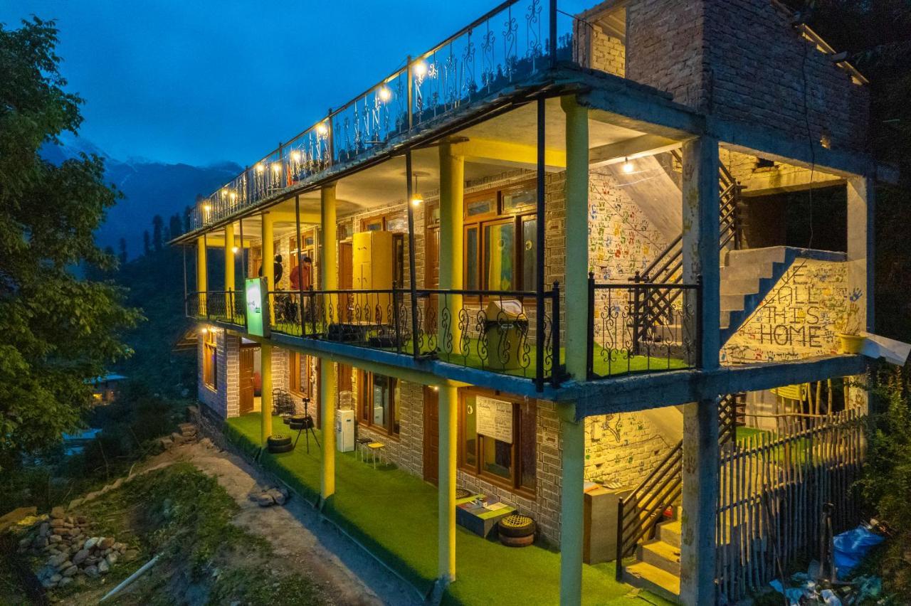 Whoopers Hostel Tosh Екстер'єр фото