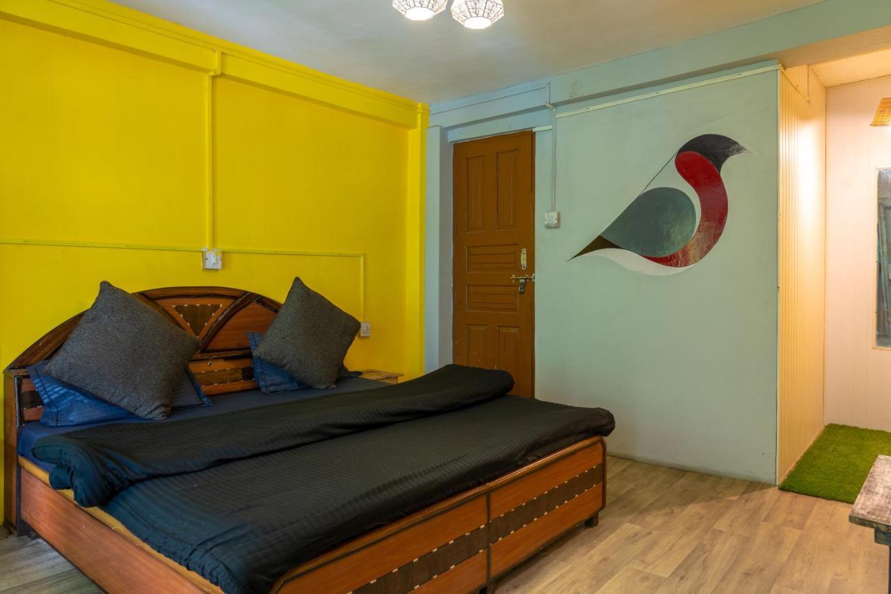Whoopers Hostel Tosh Екстер'єр фото
