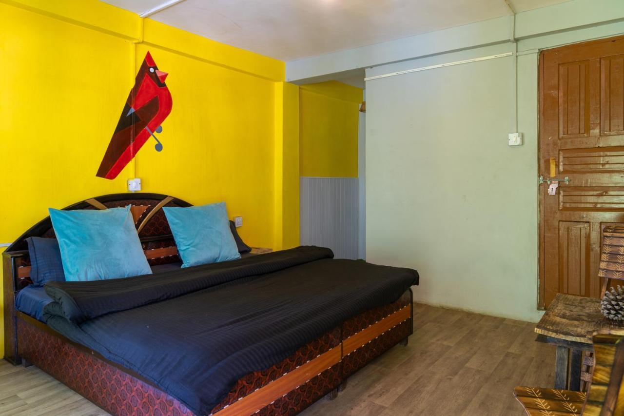 Whoopers Hostel Tosh Екстер'єр фото