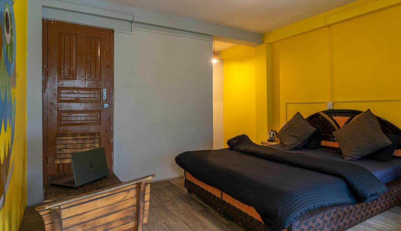 Whoopers Hostel Tosh Екстер'єр фото