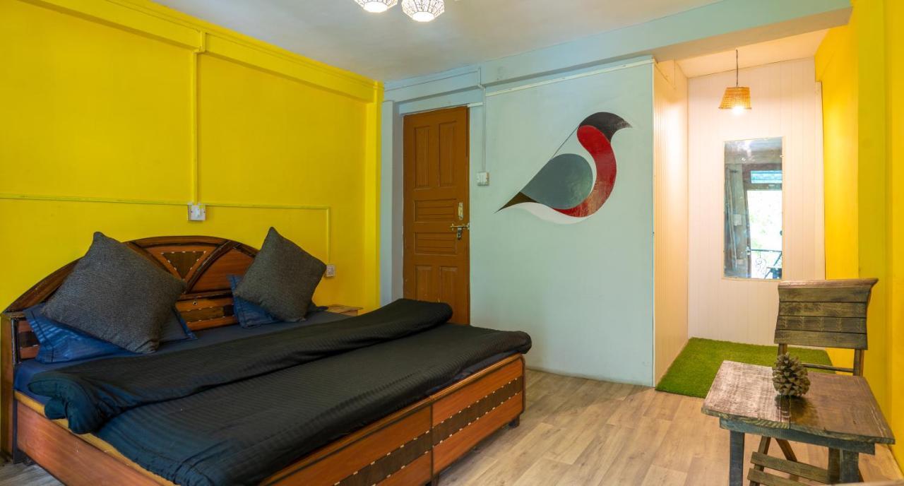 Whoopers Hostel Tosh Екстер'єр фото