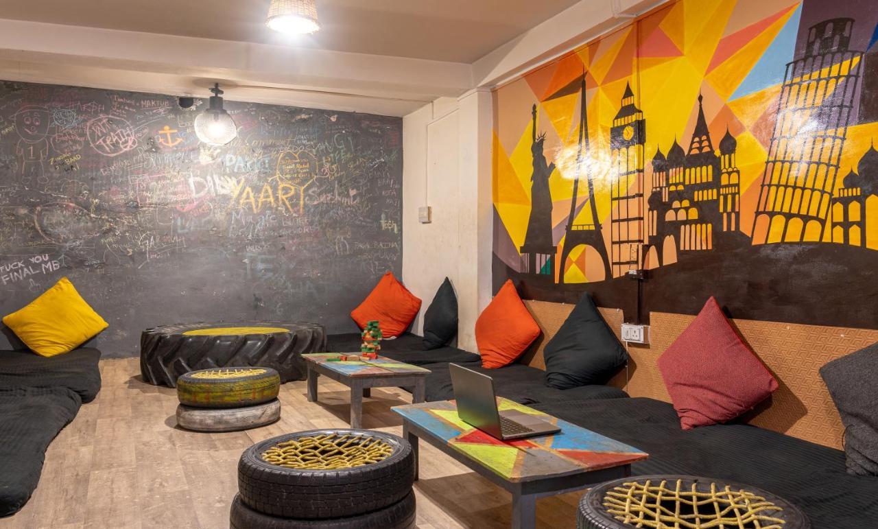 Whoopers Hostel Tosh Екстер'єр фото