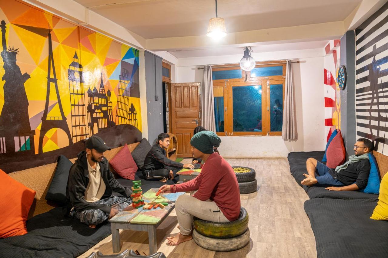 Whoopers Hostel Tosh Екстер'єр фото