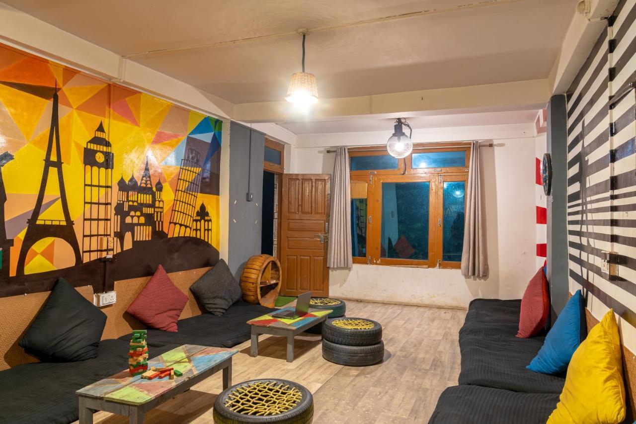 Whoopers Hostel Tosh Екстер'єр фото