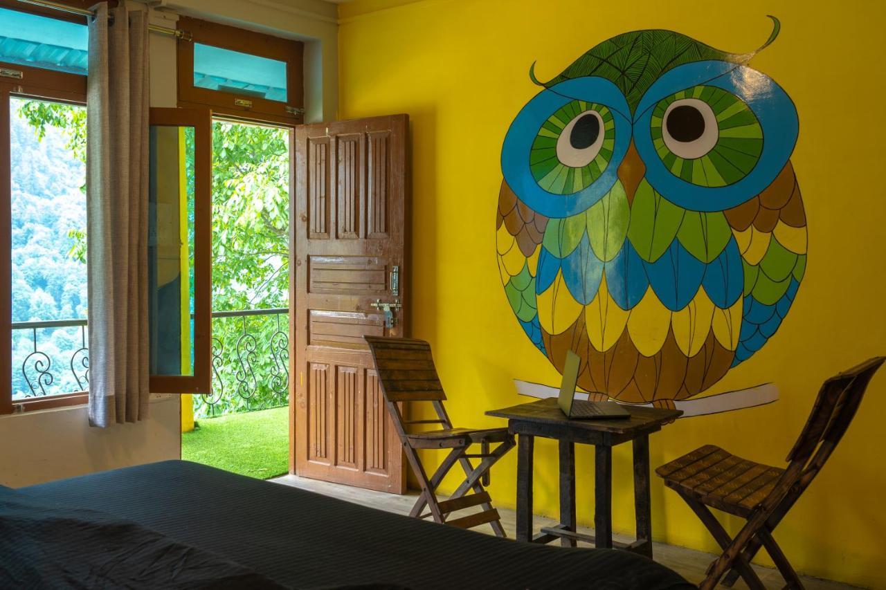 Whoopers Hostel Tosh Екстер'єр фото