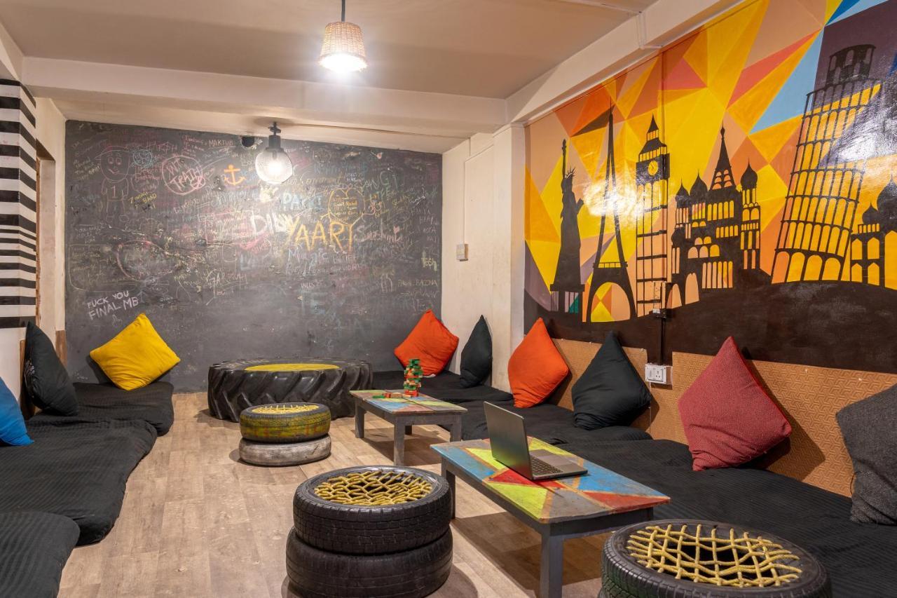 Whoopers Hostel Tosh Екстер'єр фото