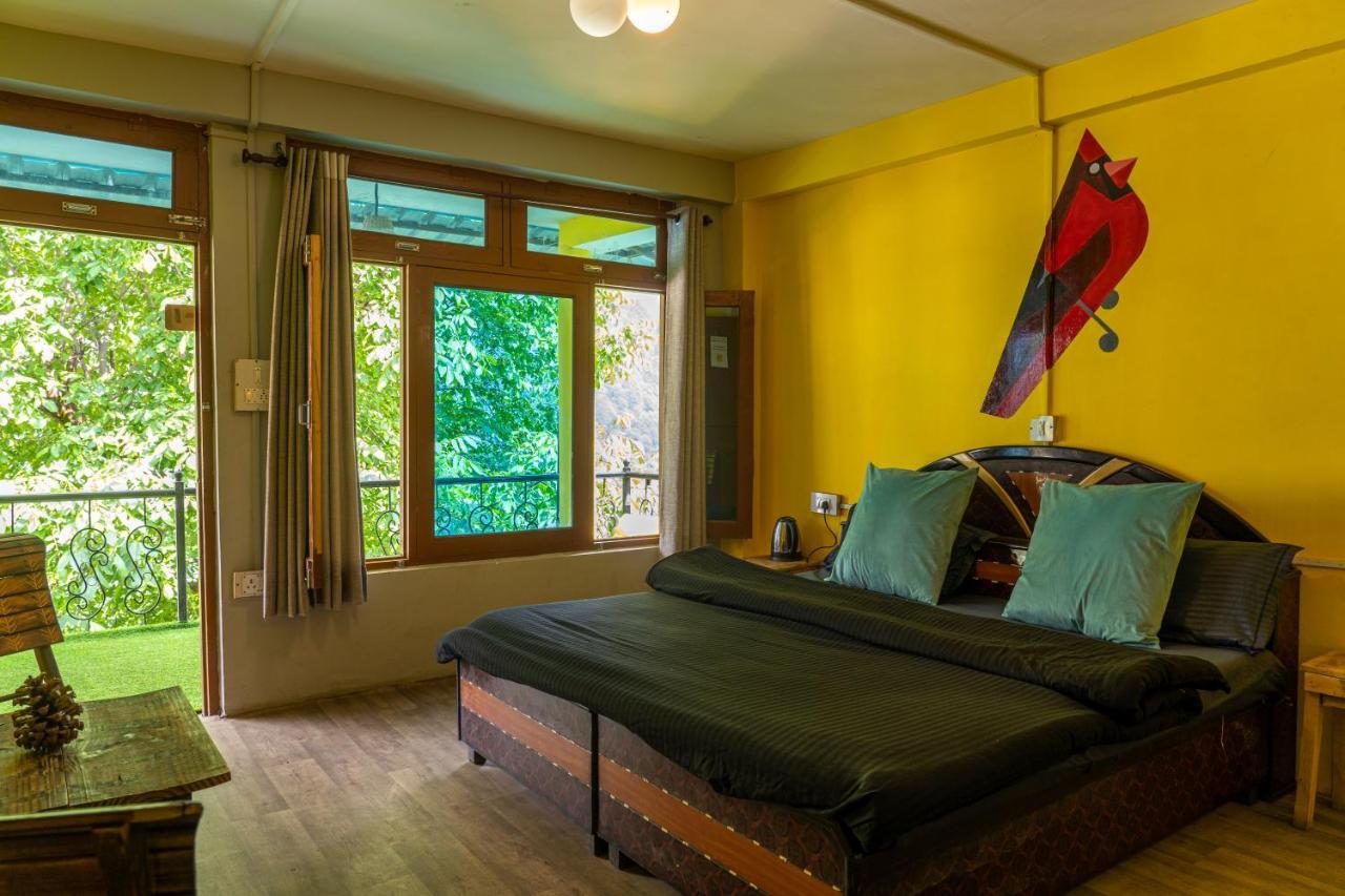 Whoopers Hostel Tosh Екстер'єр фото