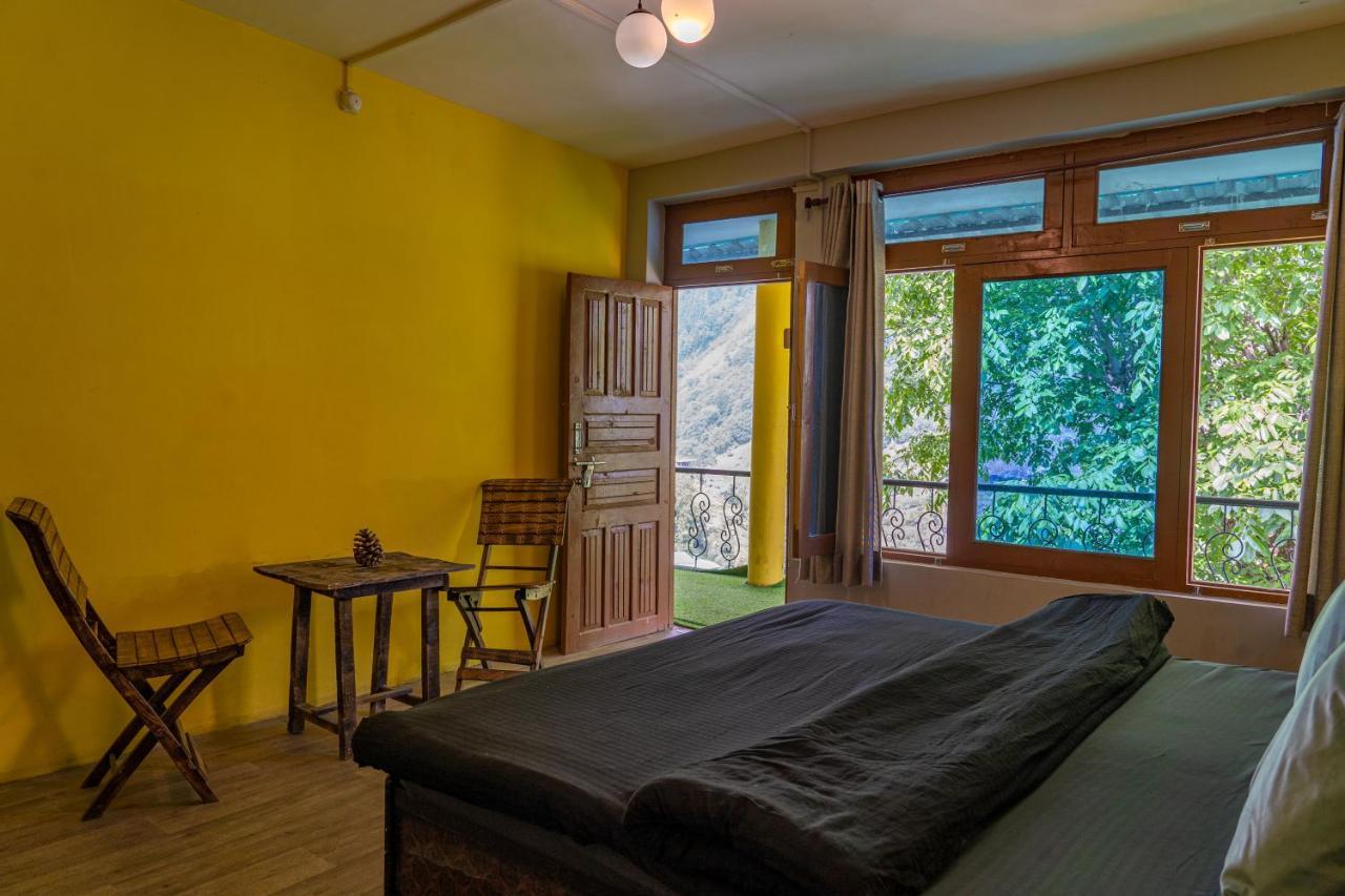 Whoopers Hostel Tosh Екстер'єр фото