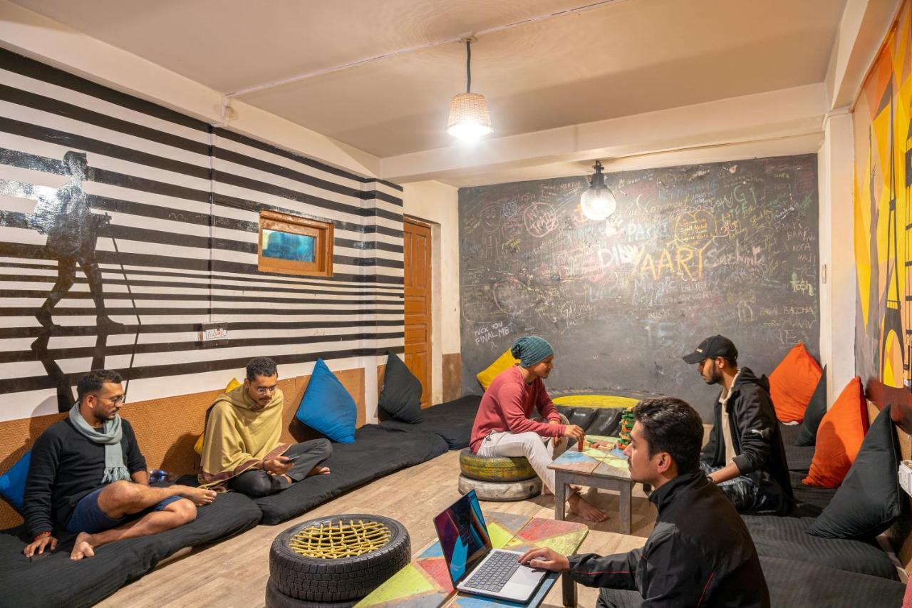 Whoopers Hostel Tosh Екстер'єр фото