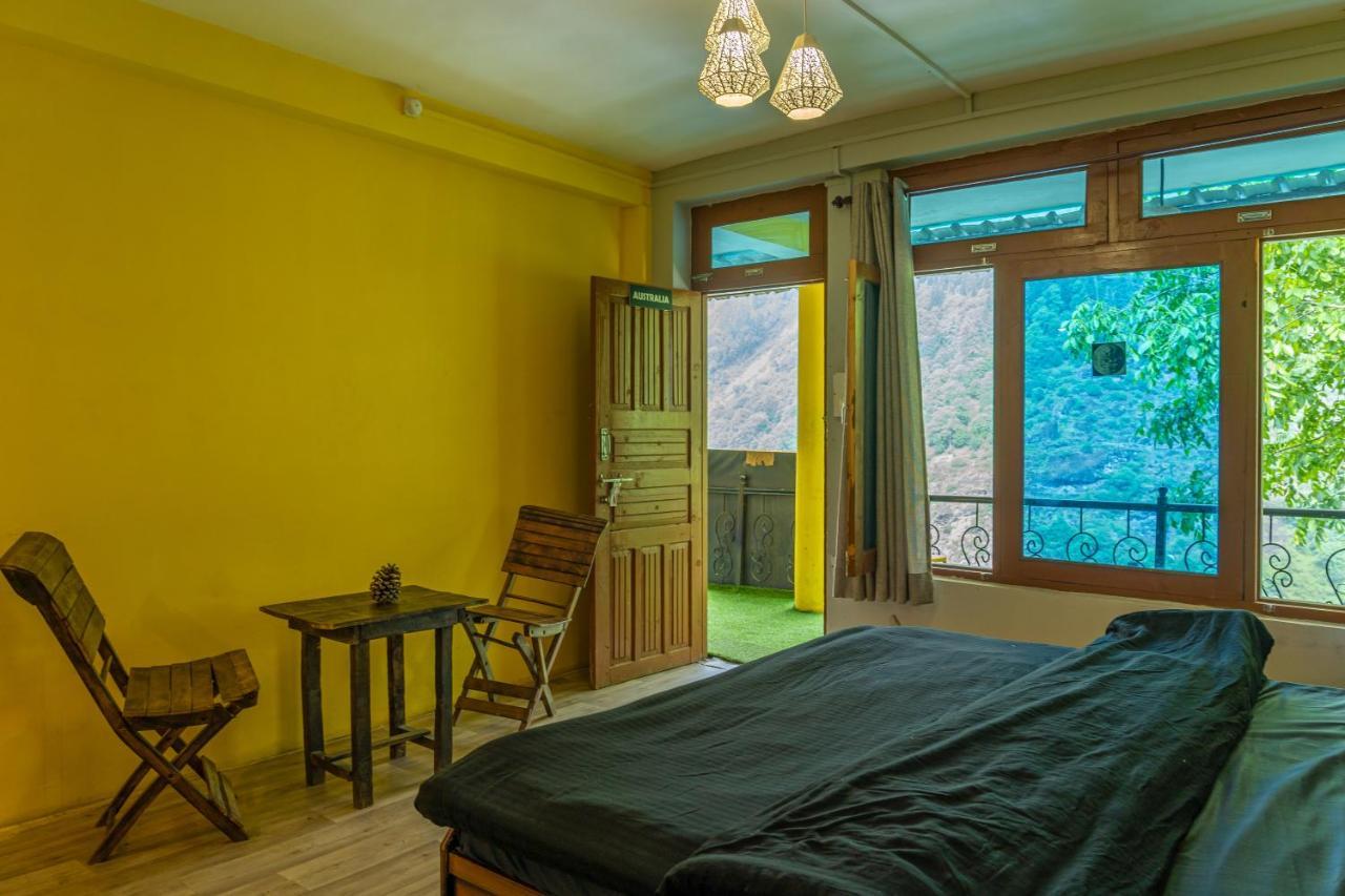 Whoopers Hostel Tosh Екстер'єр фото