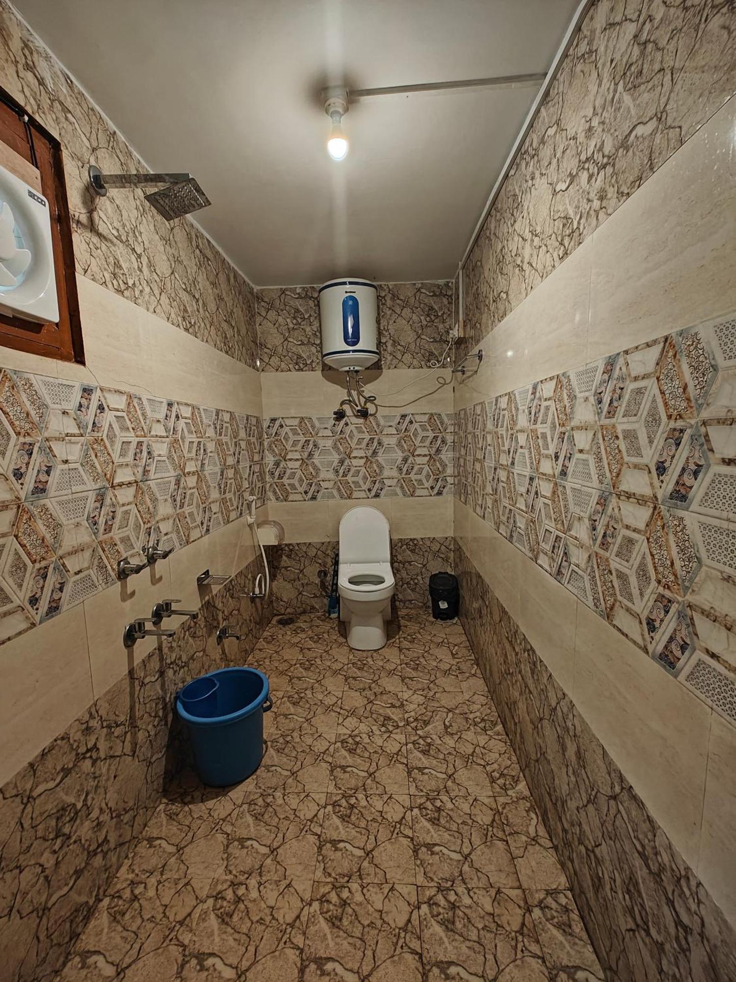 Whoopers Hostel Tosh Екстер'єр фото